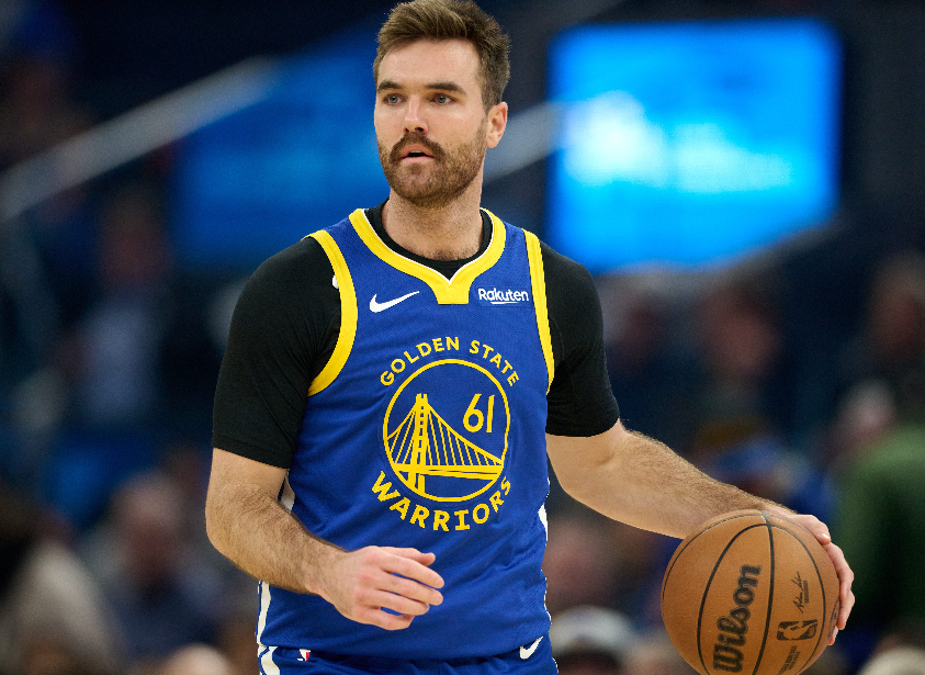 开云App-勇士101-97险胜太阳 球员评价:4人优秀,2人及格,4人低迷